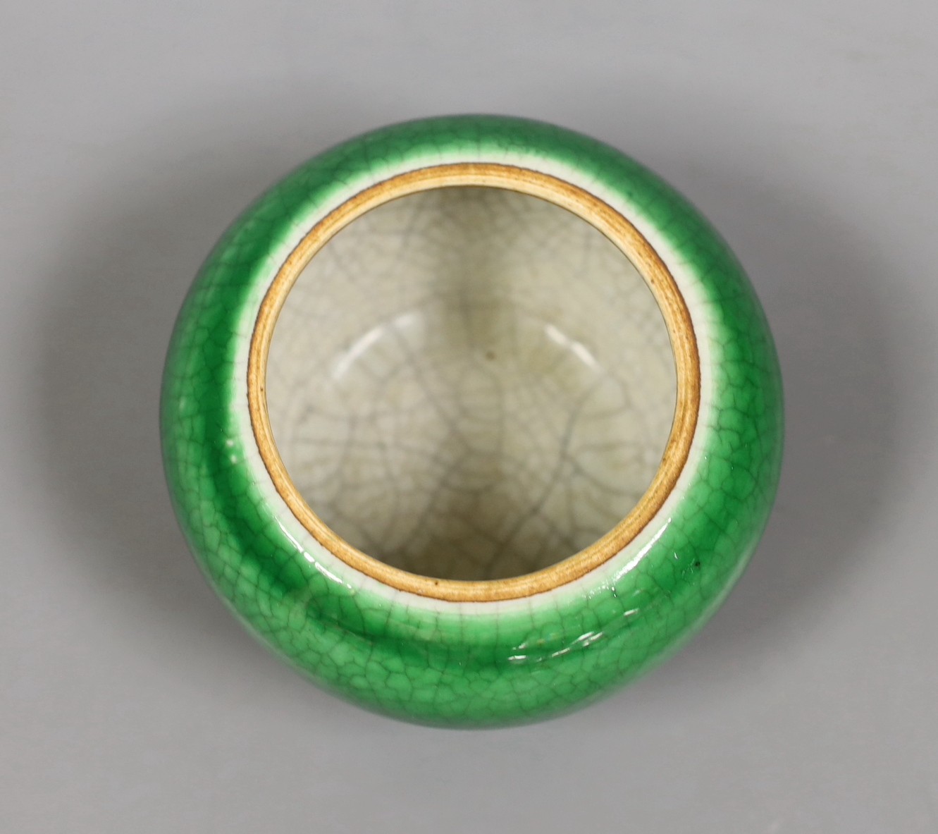 A Chinese green crackle glaze brush washer, 8cm tall